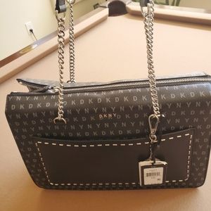 DKNY ladies handbag black w/ logo 13.5 x 10 x 5.5